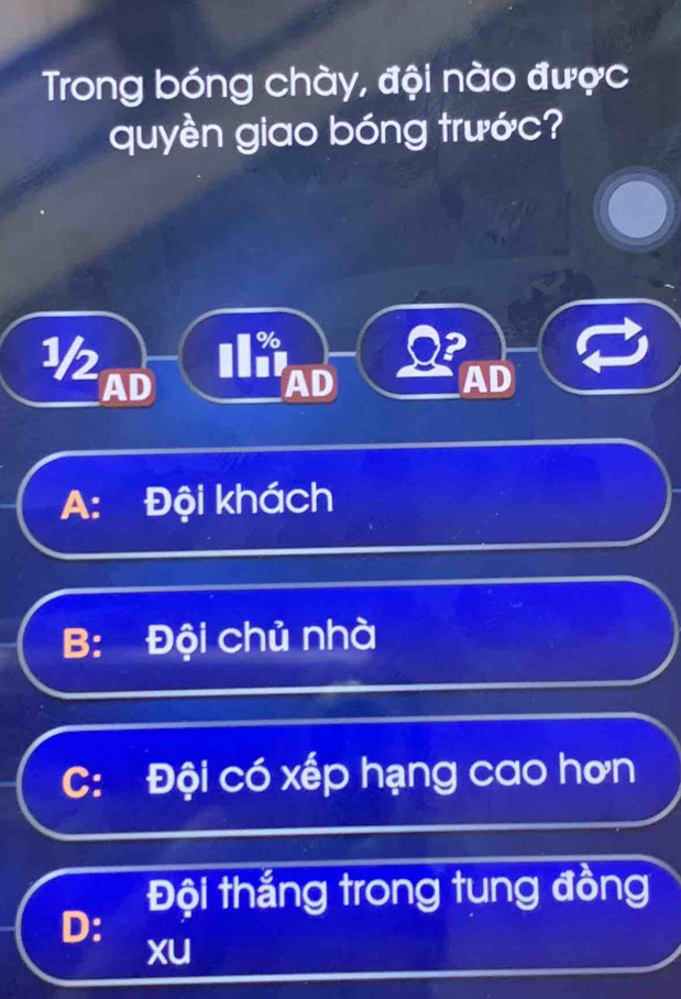 Trong bóng chày, đội nào được
quyền giao bóng trước?
%
½ AD AD AD
A: Đội khách
B: Đội chủ nhà
C: Đội có xếp hạng cao hơn
Đội thắng trong tung đồng
D:
xu