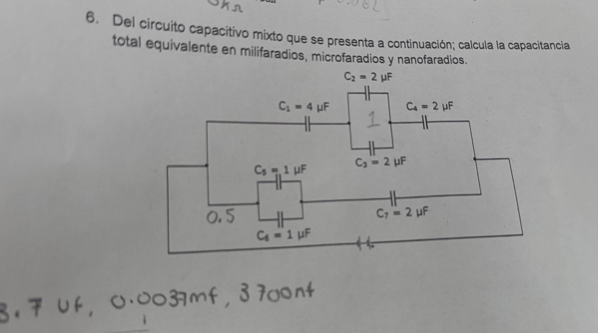 Del circuito capacitivo mixto que se presenta a continuación; calcula la capacitancia
total equivalente en milifaradios, microfaradios y nanofaradios.