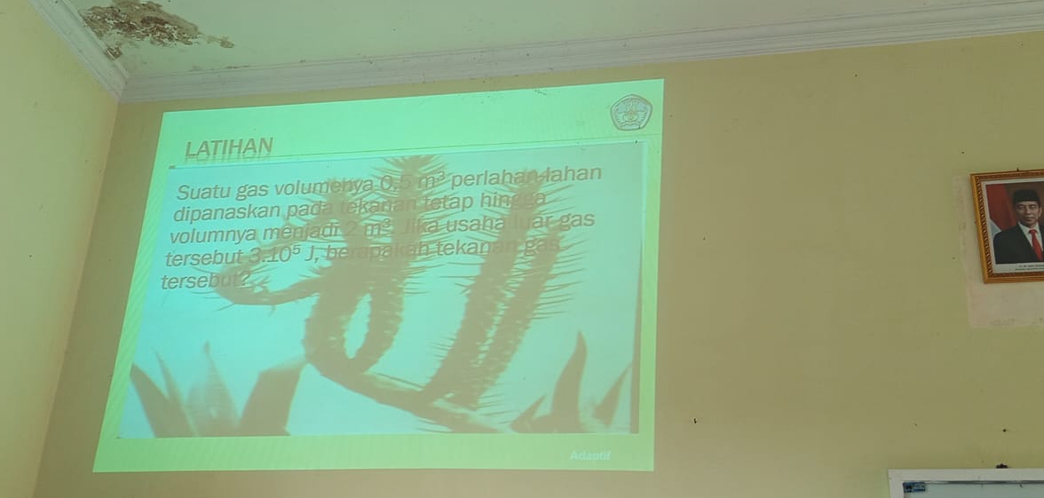 LATIHAN 
Suatu gas volumenya 0.5 m² perlahan lahan 
dipanaskan pada tekanan tetap hin 
volumnya menjadi 2 m² lika usaha ar gas 
tersebut 3. 10^5 J, berapakah tekan 
tersebut?