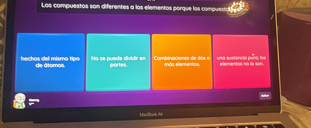 Los compuestos son diferentes a los elementos porque los compuest$
hechos del mismo tipo No se puede dividir en Combinaciones de dos o una sustancia pura; los
de átomos. partes. más elementos. elementos no lo son.
MacBook Air