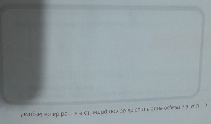 Qual é a relação entre a medida do comprimento e a medida da largura?