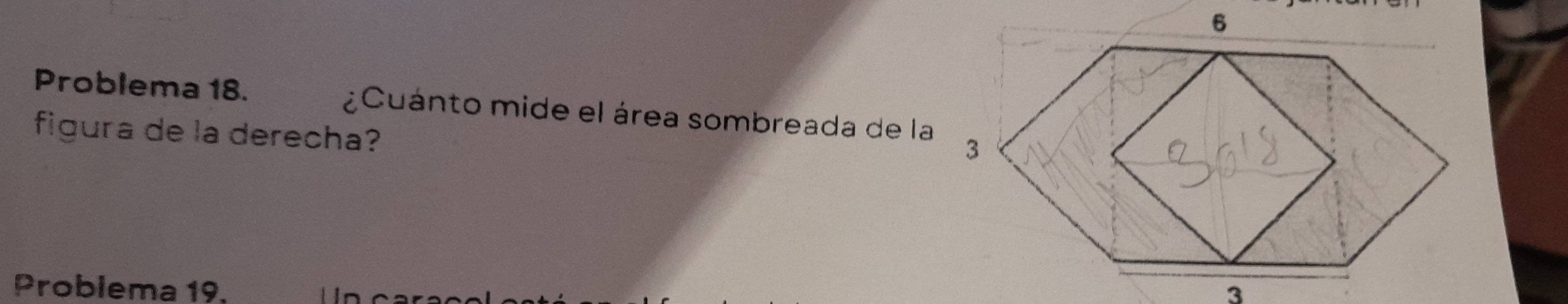 Problema 18. ¿Cuánto mide el área sombreada de la 
figura de la derecha? 
Problema 19. Un car