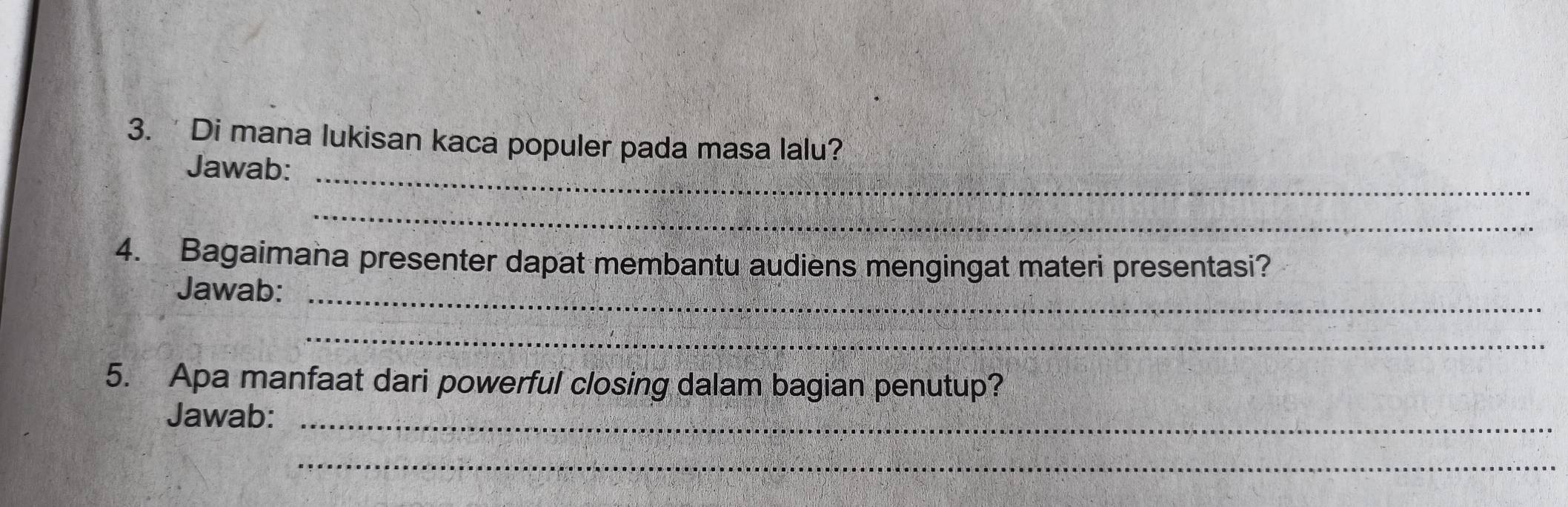 Di mana lukisan kaca populer pada masa lalu? 
Jawab:_ 
_ 
4. Bagaimana presenter dapat membantu audiens mengingat materi presentasi? 
Jawab:_ 
_ 
5. Apa manfaat dari powerful closing dalam bagian penutup? 
Jawab:_ 
_