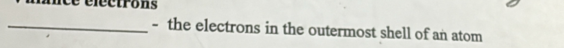 cé éléctrons 
_- the electrons in the outermost shell of an atom