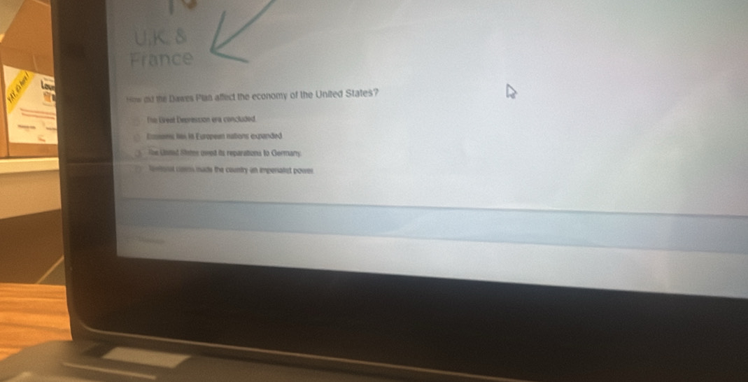 How did the Dawes Plan affect the economy of the United States?
The Eeat Depression era concluded.
Eosons hes it European nations expanded
The Uaned Slems owed its reparations to Germany
fenionat class made the country an imperiaket power