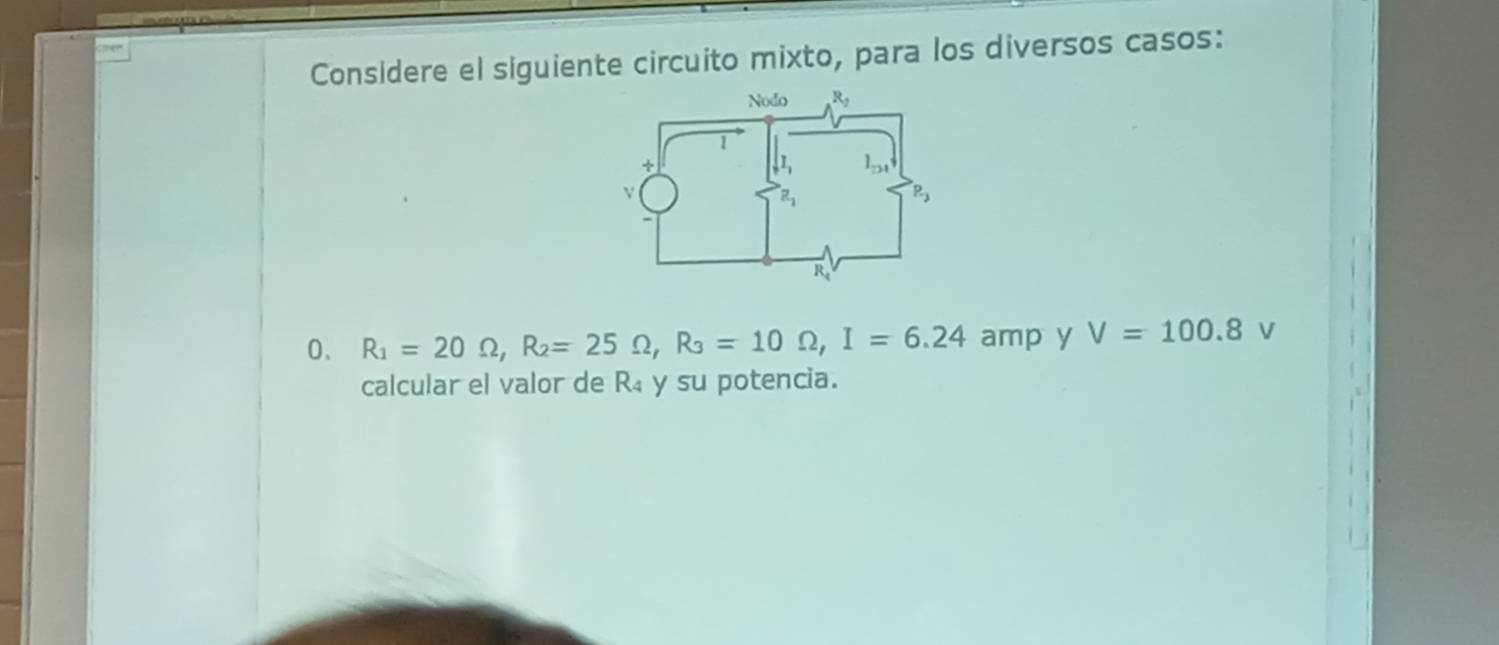 Considere el siguiente circuito mixto, para los diversos casos:
0、 R_1=20Omega ,R_2=25Omega ,R_3=10Omega ,I=6.24 amp y V=100.8 V
calcular el valor de R₄ y su potencia.