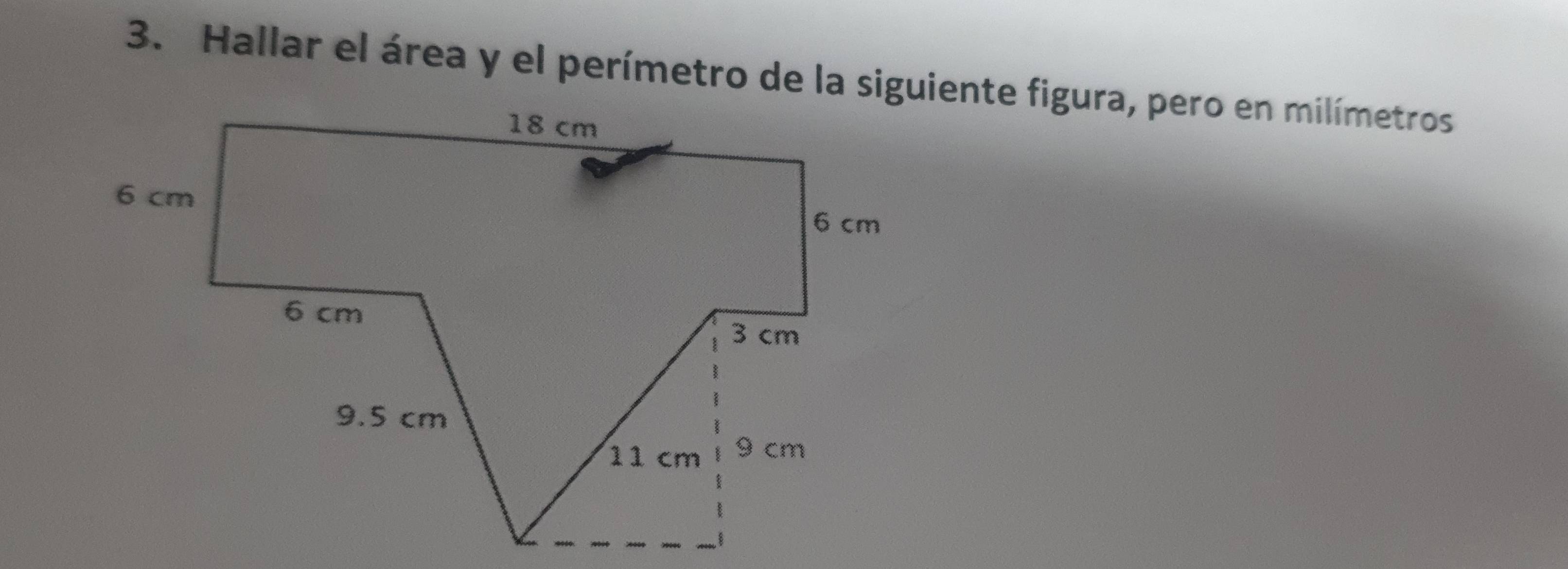 Hallar el área y el perímetro de la siguiente figura, pero en milímetros