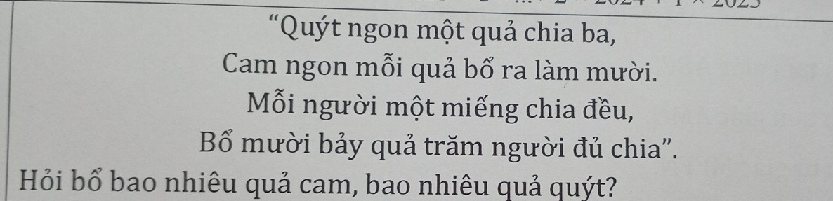 "Quýt ngon một quả chia ba, 
Cam ngon mỗi quả bổ ra làm mười. 
Mỗi người một miếng chia đều, 
Bổ mười bảy quả trăm người đủ chia''. 
Hỏi bổ bao nhiêu quả cam, bao nhiêu quả quýt?