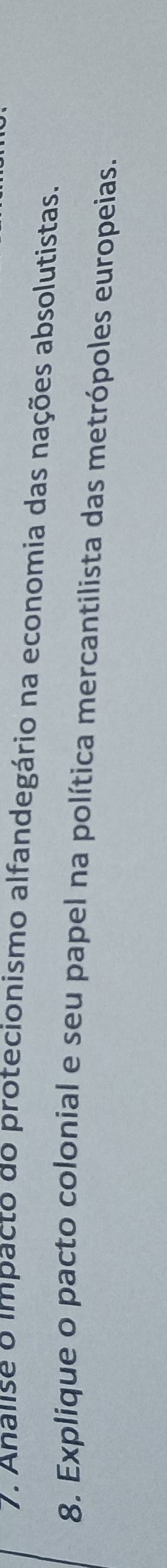 Analise o impacto do protecionismo alfandegário na economia das nações absolutistas. 
8. Explique o pacto colonial e seu papel na política mercantilista das metrópoles europeias.