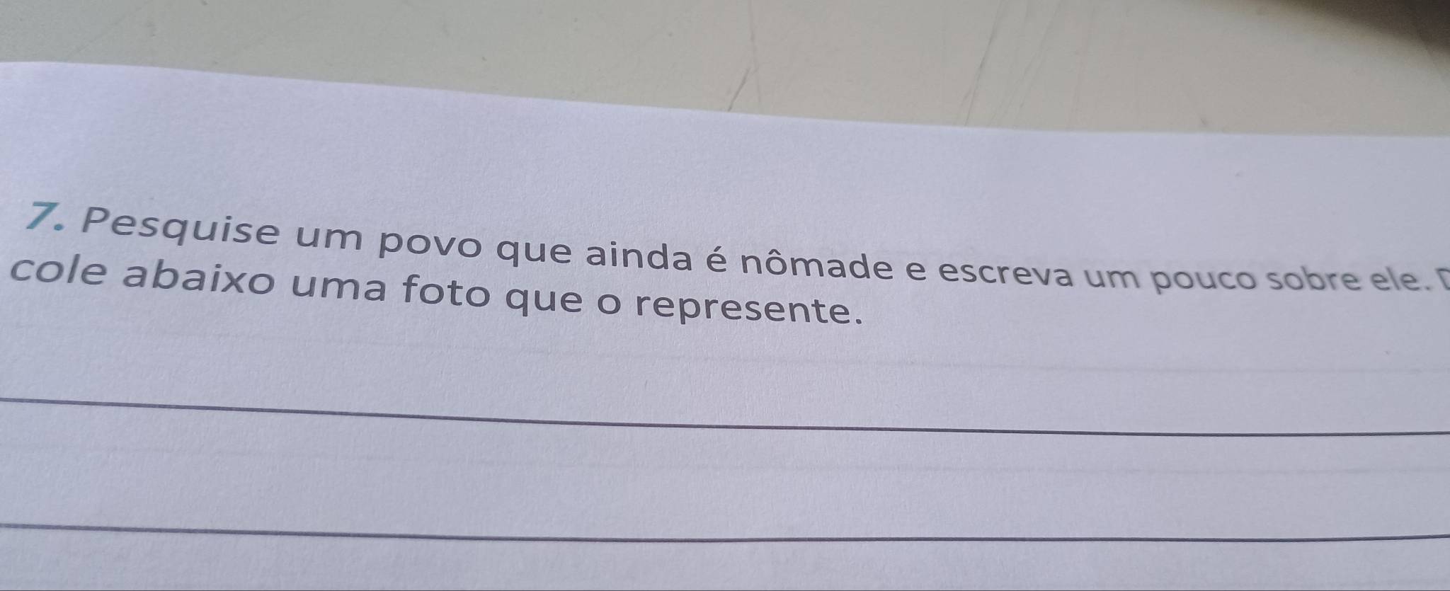 Pesquise um povo que ainda é nômade e escreva um pouco sobre ele. P 
cole abaixo uma foto que o represente. 
_ 
_