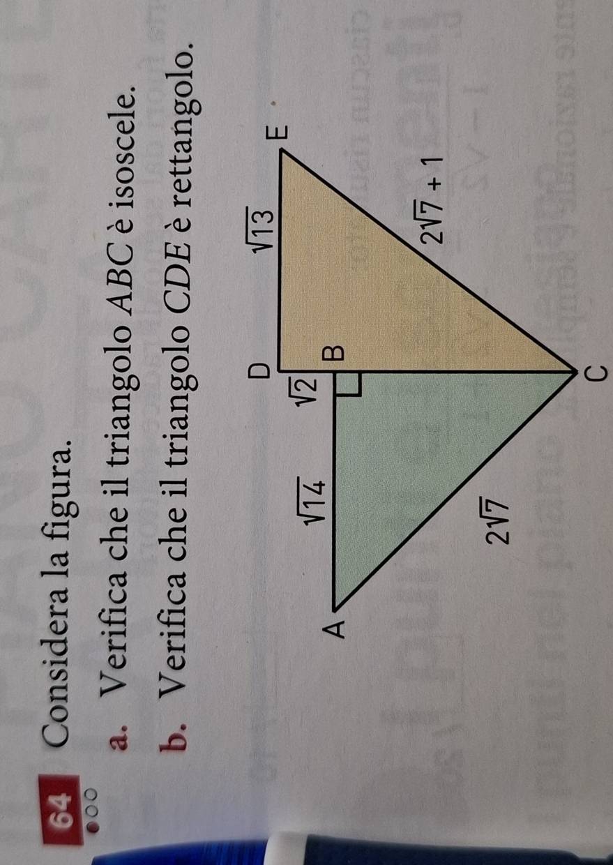 Considera la figura.
a. Verifica che il triangolo ABC è isoscele.
b. Verifica che il triangolo CDE è rettangolo.