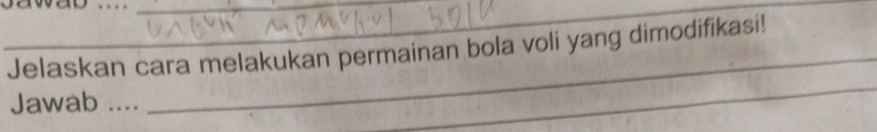 Jelaskan cara melakukan permainan bola voli yang dimodifikasi! 
Jawab ._ 
_ 
_