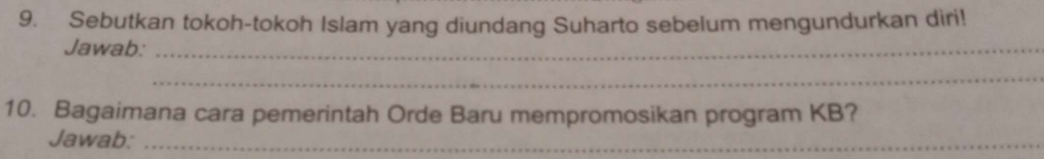 Sebutkan tokoh-tokoh Islam yang diundang Suharto sebelum mengundurkan diri! 
Jawab:_ 
_ 
10. Bagaimana cara pemerintah Orde Baru mempromosikan program KB? 
Jawab:_