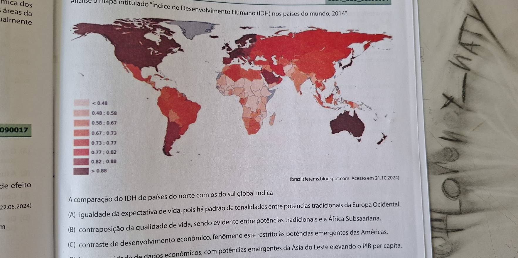 mica dos
Analise o mapa intitulado 'Índice de Desenvolvimento Hum
áreas da
almente
090017
de efeito 
A comparação do IDH de países do norte com os do sul global indica
22.05.2024)
(A) igualdade da expectativa de vida, pois há padrão de tonalidades entre potências tradicionais da Europa Ocidental.
n
(B) contraposição da qualidade de vida, sendo evidente entre potências tradicionais e a África Subsaariana.
(C) contraste de desenvolvimento econômico, fenômeno este restrito às potências emergentes das Américas.
de dados econômicos, com potências emergentes da Ásia do Leste elevando o PIB per capita.