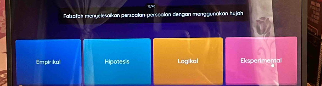 12/40
Falsafah menyelesaikan persoalan-persoalan dengan menggunakan hujah
Empirikal Hipotesis Logikal Eksperimental