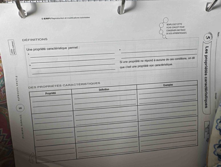 ERPI Reproduction et modifications autorisées 
REMPLISSEZ CETTE 
FICHE COINCEPT POUA 
CONSERVER UNE TRACE 
DEFINITIONS DE VOS APPRENTISSAGES 
_ 
: Une propriété caractéristique permet :_ 
. 
_ 
_ 
_Si une propriété ne répond à aucune de ces conditions, on dit 
_ 
que c'est une propriété non caractéristique. 
;