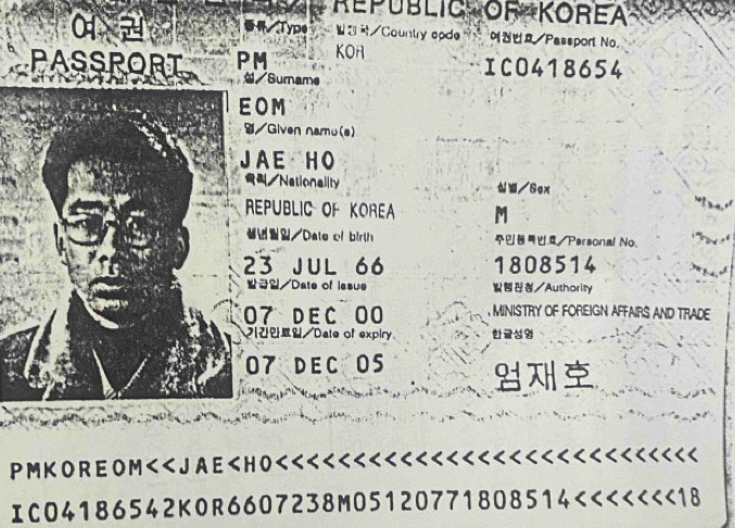 REPUBLICHOR-KOREA 
Type Country code Passport No. 
PASSPORT PM KOH 
/Surame 
ICO418654 
OM 
/Given namu(e) 
A E H O 
/Nationality W Sex 
EPUBLIC OF KOREA M 
/Date of birth Personal No. 
3 JUL 66 1808514 
Date of issue /Authority 
7 DE C 00 MINISTRY OF FOREIGN AFFAIRS AND TRADE 
/Date of explry 
7 DEC OS 
P MK O R E O M < C J A E CH O < 
ICO4186542KOR6607238MO512077180851