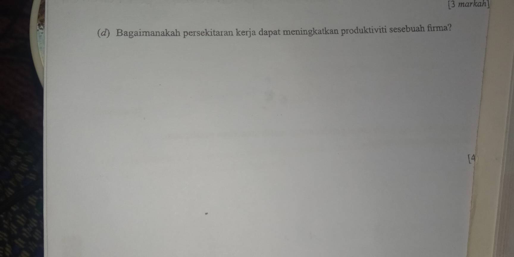 [3 markah] 
a 
(d) Bagaimanakah persekitaran kerja dapat meningkatkan produktiviti sesebuah firma? 
[4