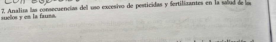 Analiza las consecuencias del uso excesivo de pesticidas y fertilizantes en la salud de los 
suelos y en la fauna.