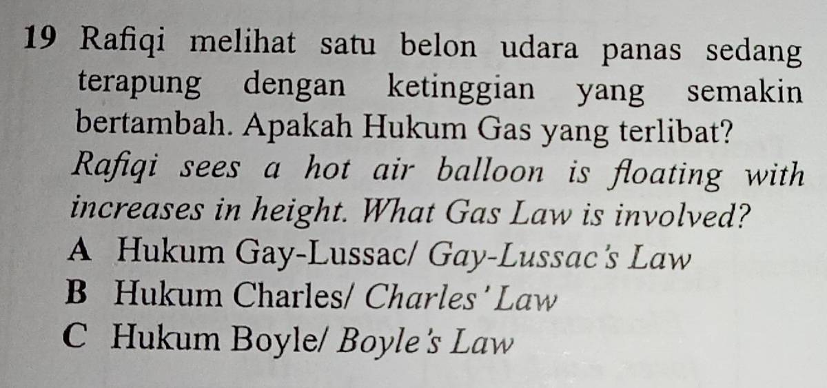 Selesai:Rafiqi melihat satu belon udara panas sedang terapung dengan ...
