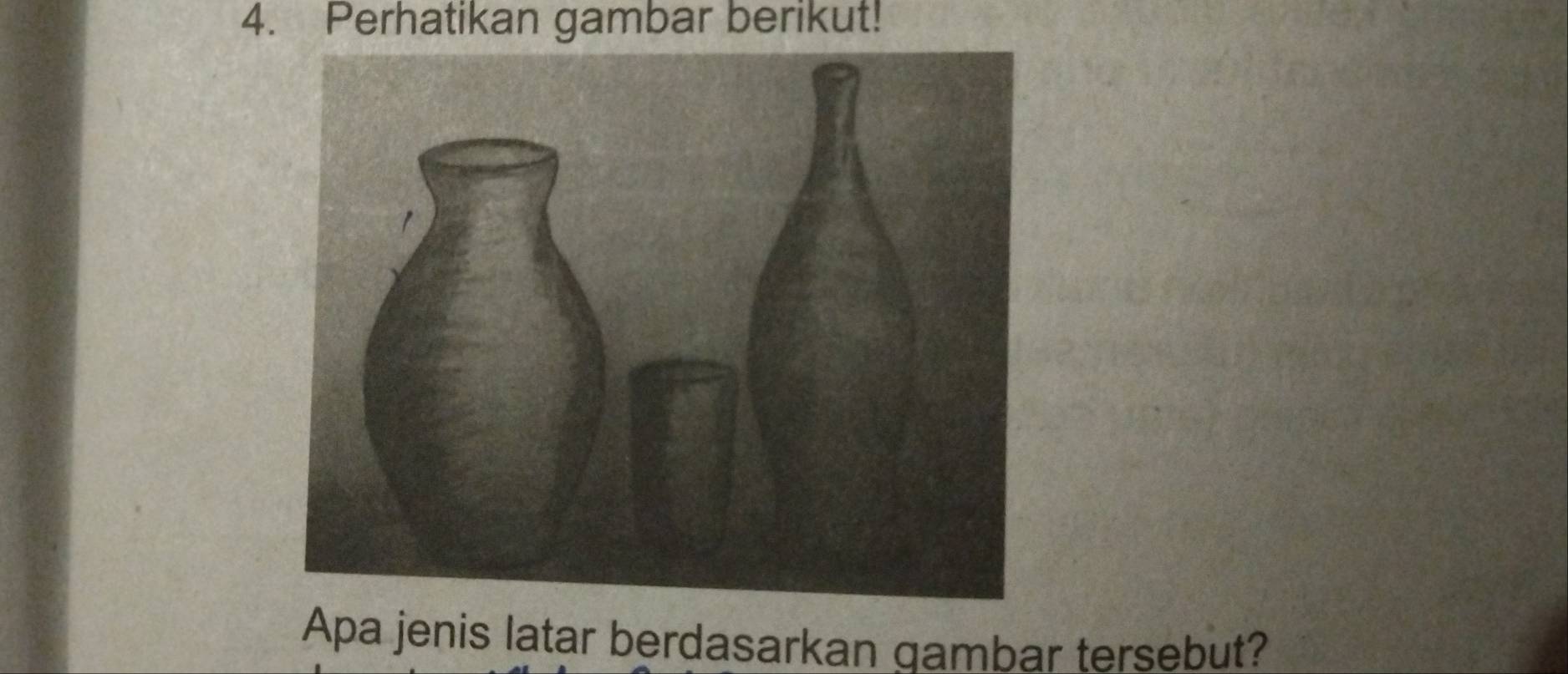 Perhatikan gambar berikut! 
Apa jenis latar berdasarkan gambar tersebut?