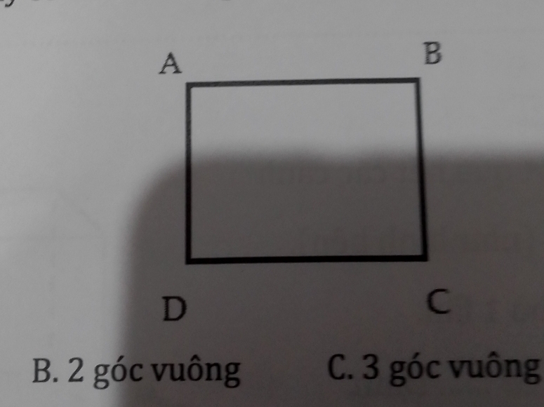 B. 2 góc vuông C. 3 góc vuông