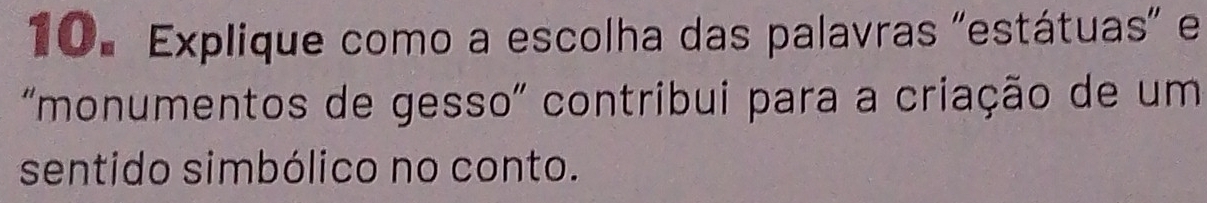 Explique como a escolha das palavras "estátuas" e 
'monumentos de gesso'' contribui para a criação de um 
sentido simbólico no conto.