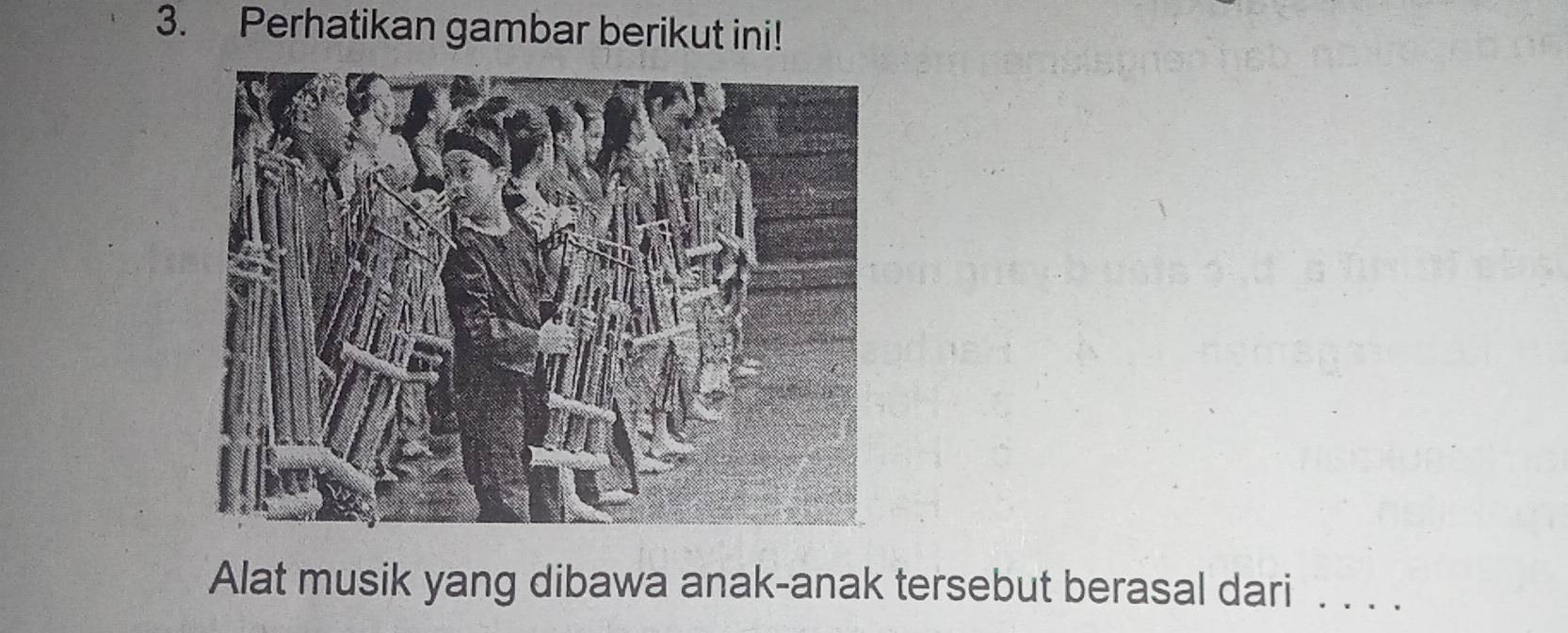 Perhatikan gambar berikut ini! 
Alat musik yang dibawa anak-anak tersebut berasal dari . . . .