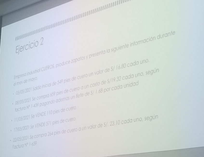 el mes de mayo. mpresa industrial CUEROS, produce zapatos y presenta la siguiente información durante
05/05/2021 Saldo inicial de 549 píes de cuero un valor de S/ 16.80 cada una
08/05/2021 Se compra 659 píes de cuero a un costo de S/19.32 cada uno, según 
factura N° 1-439 pagando además un fiete de S/ 1.68 por cada unidad 
11/05/2021 Se VENDE 110 píes de cuero.
17/05/2021 Se VENDE 571 pies de cuero
22/05/2021 Se compra 264 pies de cuero a un valor de S/. 23.10 cada uno, según 
Factura N° 1-659