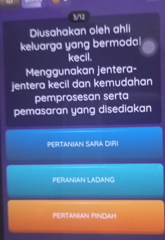 3/12 
Diusahakan oleh ahli 
kelvarga yang bermodal 
kecil. 
Menggunakan jentera- 
jentera kecil dan kemudahan 
pemprosesan serta 
pemasaran yang disediakan 
PERTANIAN SARA DIRI 
PERANIAN LADANG 
PERTANIAN PINDAH