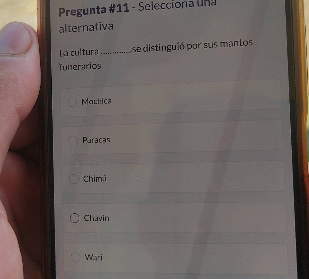 Pregunta #11 - Selecciona una
alternativa
La cultura _Ese distinguió por sus mantos
funerarios
Mochica
Paracas
Chimú
Chavín
Wari