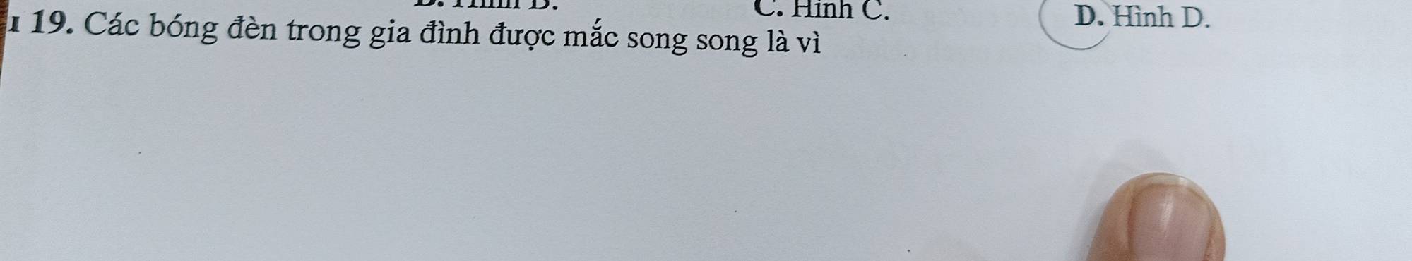 Hinh C. D. Hình D.
u 19. Các bóng đèn trong gia đình được mắc song song là vì