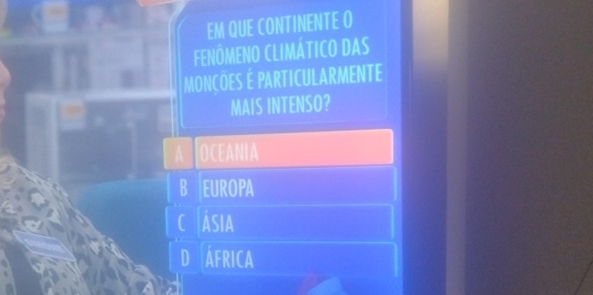 EM QUE CONTINENTE O
FENÔMENO CLIMÁTICO DAS
MONÇÕES É PARTICULARMENTE
MAIS INTENSO?
A OCEANIA
B | EUROPA
C ÁSIA
D ÁFRICA