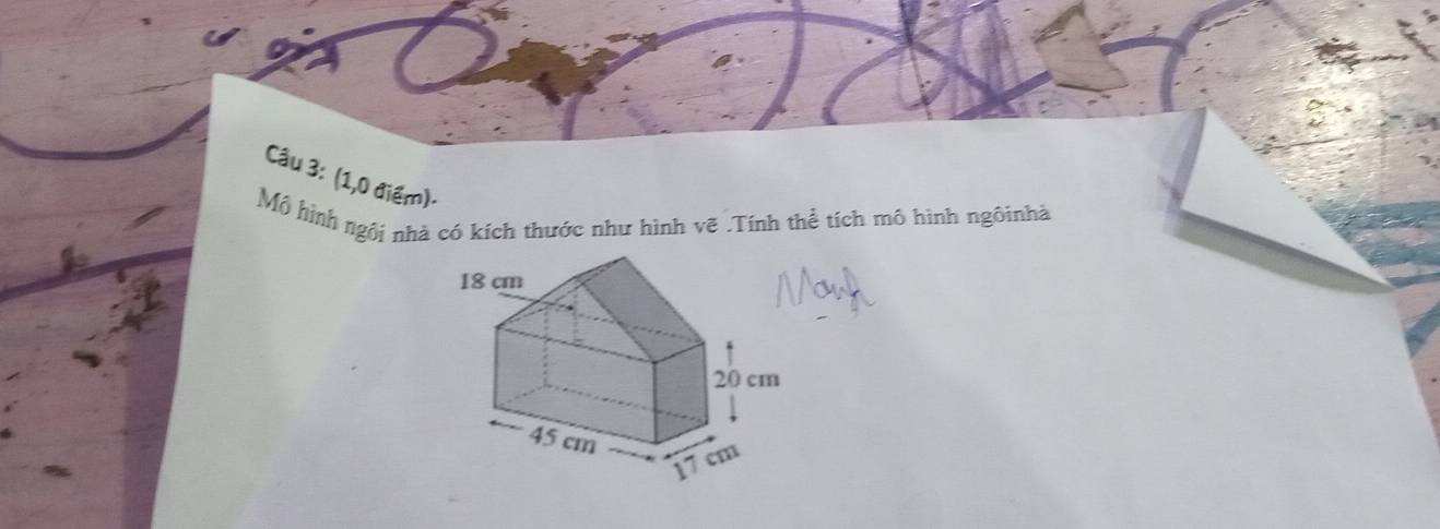 (1,0 điểm)· 
Mô hình ngôi nhà có kích thước như hình vẽ .Tính thể tích mô hình ngôinhà