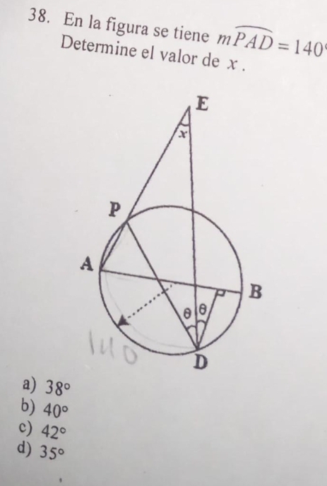 En la figura se tiene mwidehat PAD=140°
Determine el valor de x.
a) 38°
b) 40°
c) 42°
d) 35°