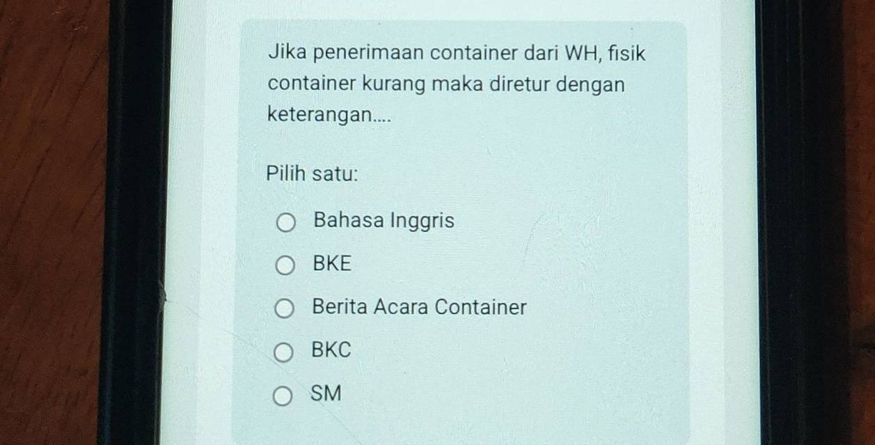 Jika penerimaan container dari WH, fisik
container kurang maka diretur dengan
keterangan....
Pilih satu:
Bahasa Inggris
BKE
Berita Acara Container
BKC
SM