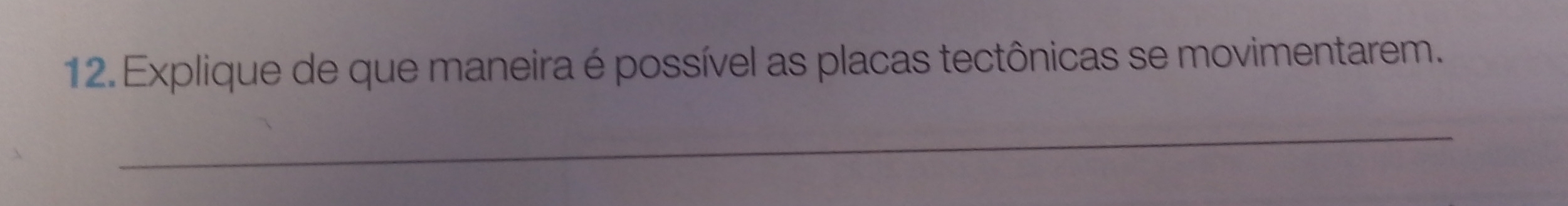 Explique de que maneira é possível as placas tectônicas se movimentarem. 
_