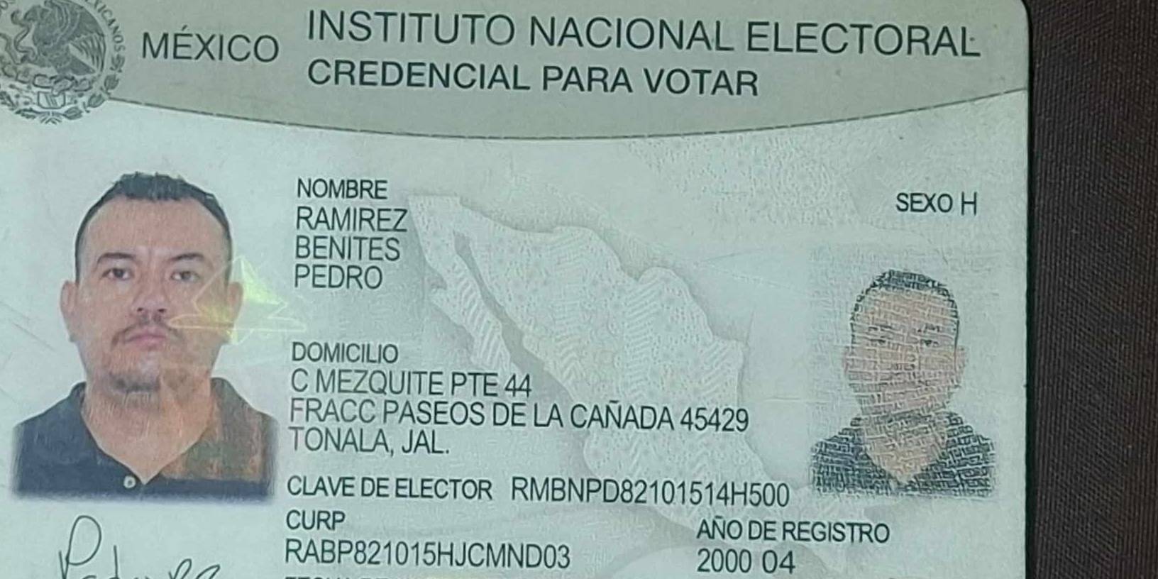 México 
INSTITUTO NACIONAL ELECTORAL 
CREDENCIAL PARA VOTAR 
OMBRE 
RAMIREZ 
SEXO H 
ENITES 
EDRO 
OMICILIO 
MEZQUITE PTE 44 
RACC PASEOS DE LA CAÑADA 45429
ONALA, JAL. 
LAVE DE ELECTOR RMBNPD82101514H500 
CURP AÑO DE REGISTRO 
RABP821015HJCMND03 2000 04