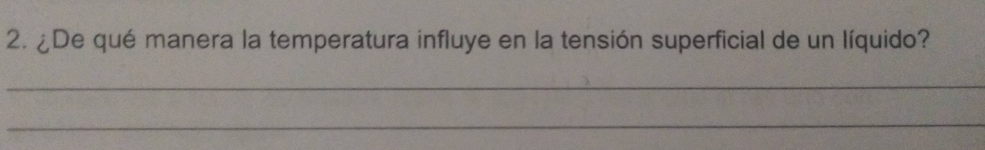 ¿De qué manera la temperatura influye en la tensión superficial de un líquido? 
_ 
_