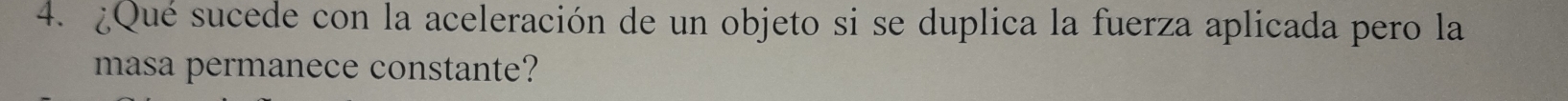 ¿Qué sucede con la aceleración de un objeto si se duplica la fuerza aplicada pero la 
masa permanece constante?