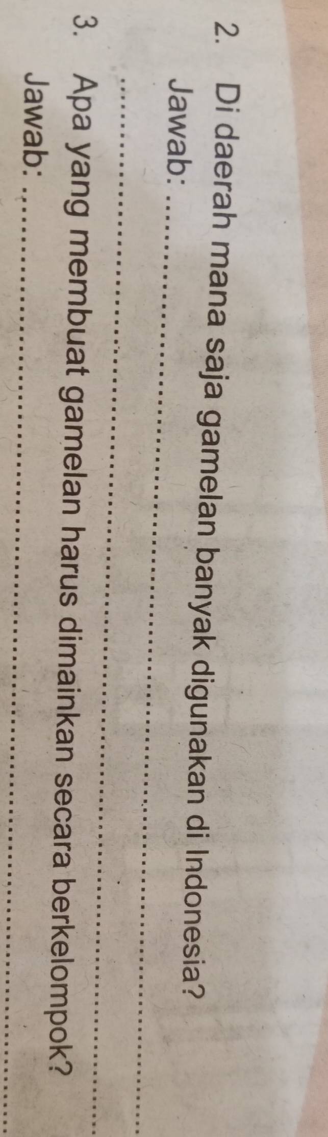 Di daerah mana saja gamelan banyak digunakan di Indonesia? 
Jawab: 
_ 
_ 
3. Apa yang membuat gamelan harus dimainkan secara berkelompok? 
Jawab:_