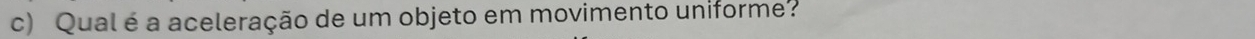 Qual é a aceleração de um objeto em movimento uniforme?