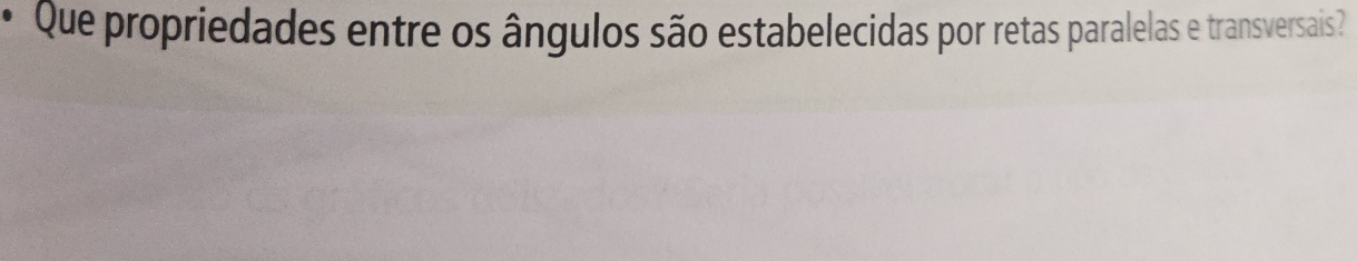 Que propriedades entre os ângulos são estabelecidas por retas paralelas e transversais