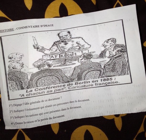 HISTOIRE : COMMENTAIRE
1°) Dégage l'idée générale
2°) Indiquez l'évènement qui réunit ces personnes dan
3°) Indiquez les nations qui sont présentes dans le document.
4°) Donne la raison et la portée du document.