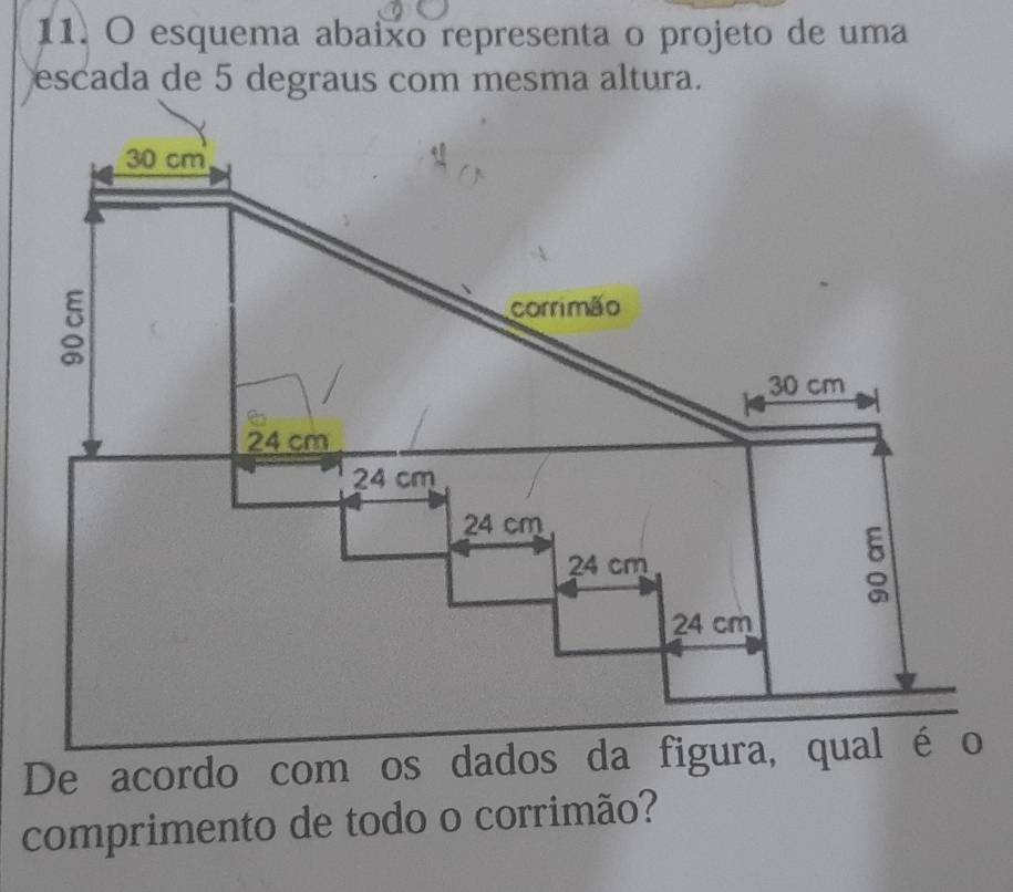 esquema abaixo representa o projeto de uma 
De acordo com os dados da figura, qual é 
comprimento de todo o corrimão?