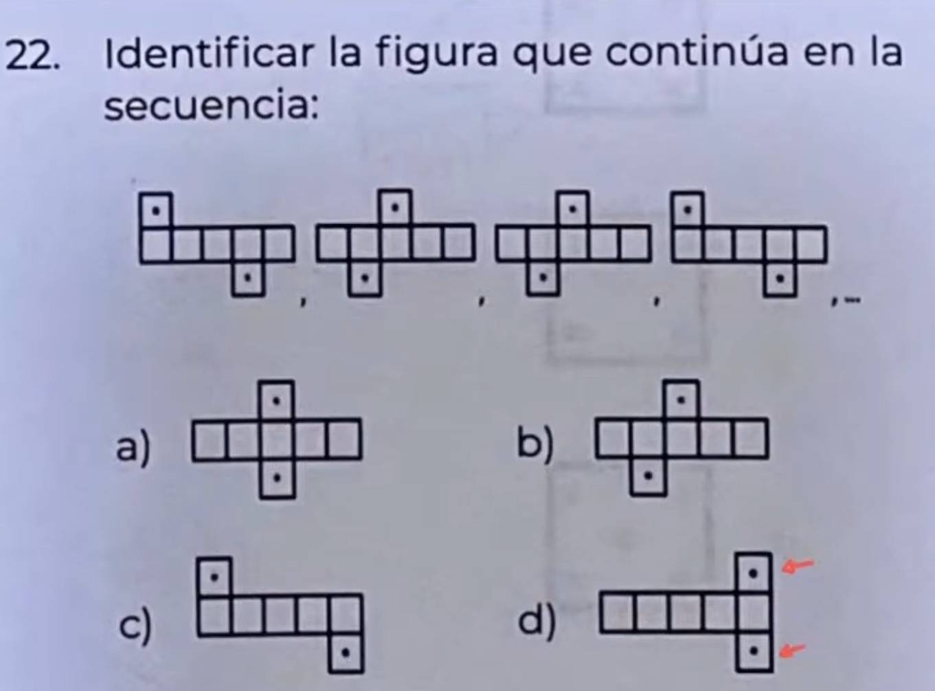 Identificar la figura que continúa en la
secuencia:
a)
b)
c)
d)