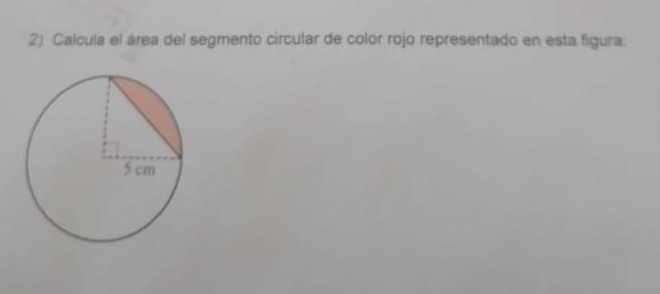 Calcula el área del segmento circular de color rojo representado en esta figura.