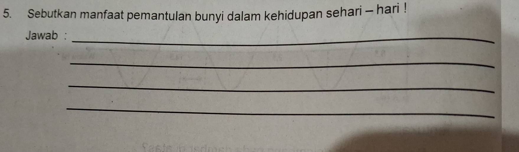 Sebutkan manfaat pemantulan bunyi dalam kehidupan sehari - hari ! 
Jawab :_ 
_ 
_ 
_