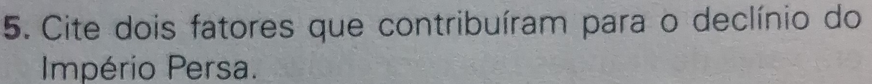 Cite dois fatores que contribuíram para o declínio do 
Império Persa.