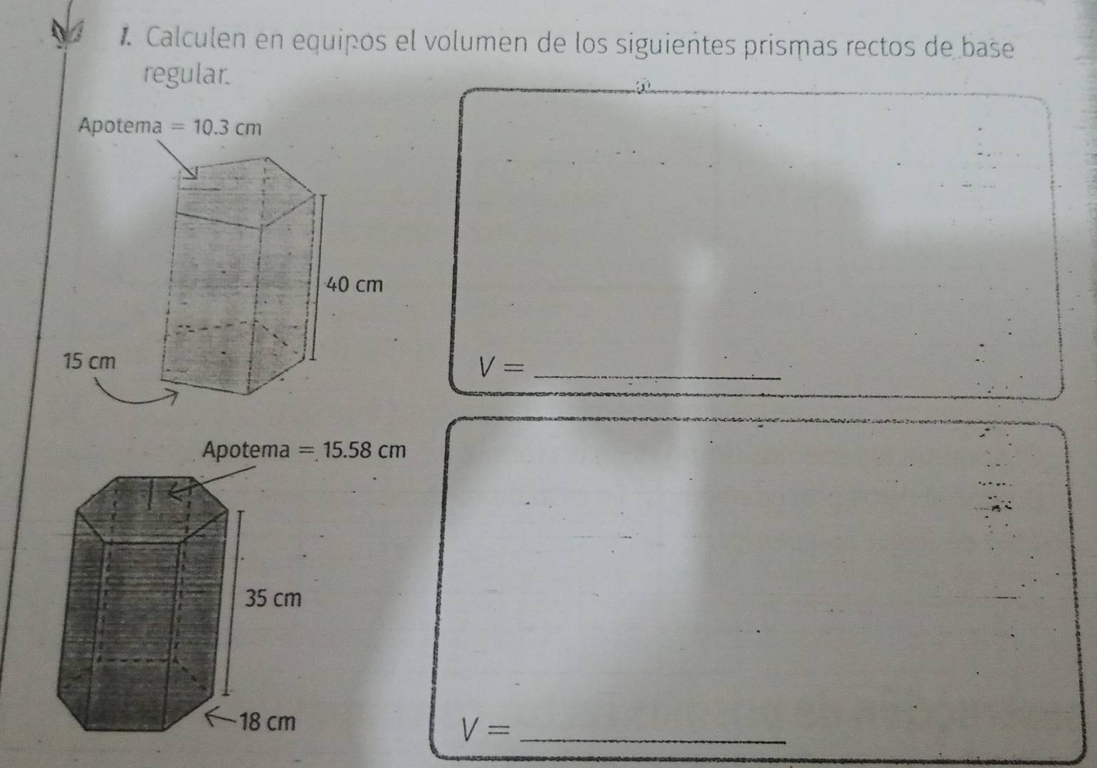 Calculen en equiños el volumen de los siguientes prismas rectos de base
regular.
a
V= _
Apotema =15.58cm
V= _